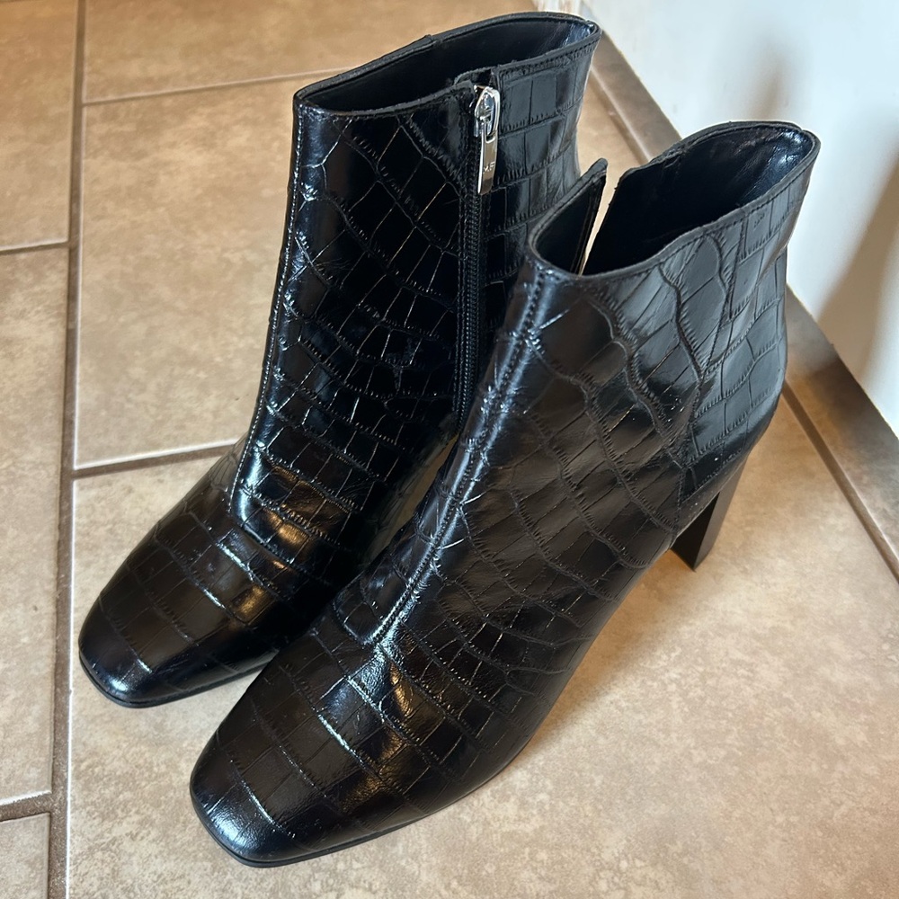 Marc Fisher 7.5 Elegant Black Croc-Embossed Ankle Boots